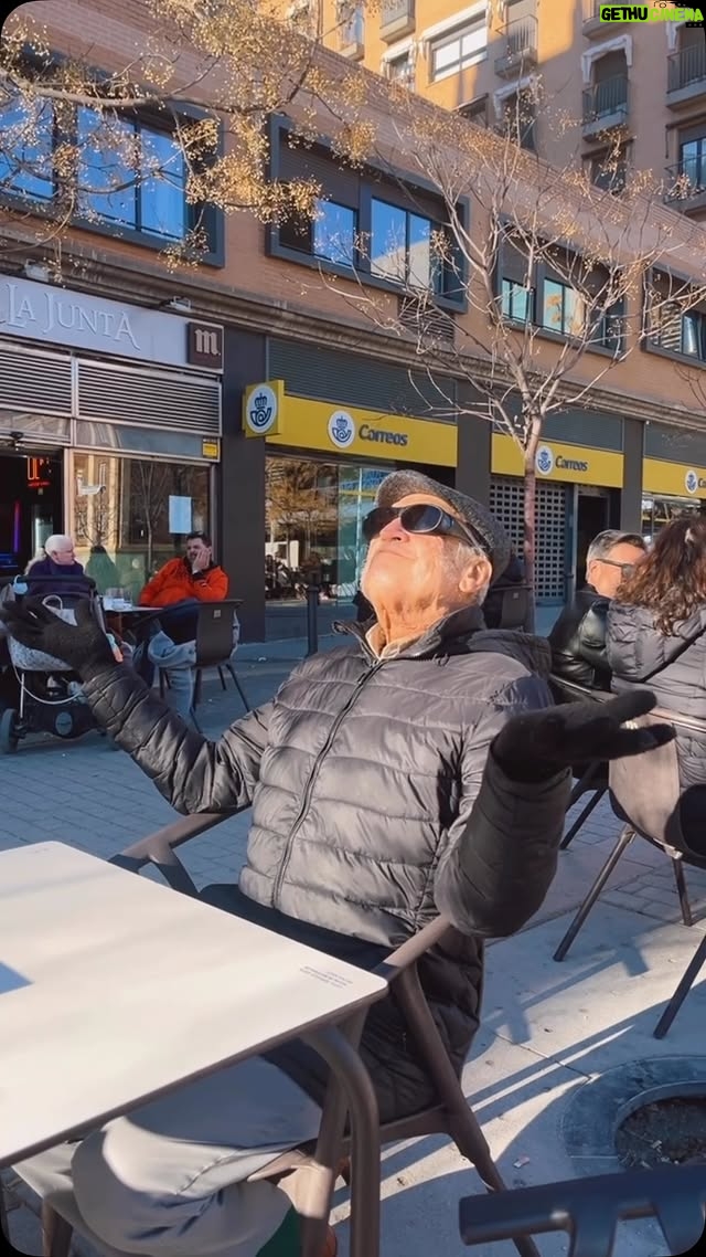Maite Delgado - 10.7K Likes - El servicio secreto al sol 😍😍😍
Pa entendiendo el valor de las cosas simples … tomar el sol, respirar, aceptar y seguir… ( no tan simple ) bajarle al azúcar ( lo más difícil… más difícil que drenar emociones… ja ja )
Viviendo días de amor sanador ♥️
Gracias.
