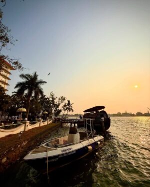 Malavika Mohanan Instagram - The island life.
The salty air.
The yummiest fish curry and rice. (Oh, and papadam.)
The lushest of greens.
The warmest smiles.
Friends that feel like home. 
Hugs that linger a moment longer. 
The best home away from home a girl can ask for 💫

Kochi ♥️