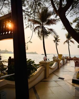 Malavika Mohanan Instagram - The island life.
The salty air.
The yummiest fish curry and rice. (Oh, and papadam.)
The lushest of greens.
The warmest smiles.
Friends that feel like home. 
Hugs that linger a moment longer. 
The best home away from home a girl can ask for 💫

Kochi ♥️