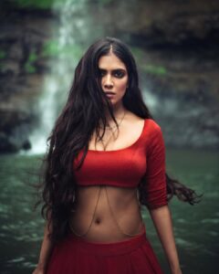 Actress Malavika Mohanan HD Photos and Wallpapers March 2025