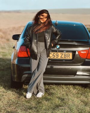 Malavika Sreenath Instagram - Everything that kills me makes me feel alive! 🐎

📸 @the_murfy 🧲