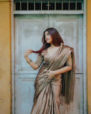 Malavika Sreenath Instagram - Setting drapes and hearts on fire ❤️‍🔥 

Saree from @ekori_official ! Saree’s grace speaks for itself ✨ 

Shot by @muzammilmooza absolutely stunning!💫 

[ saree , saree draping , six yards of elegance, red hair , saree styling , copper gold saree ]