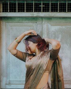 Malavika Sreenath Instagram - Setting drapes and hearts on fire ❤️‍🔥 

Saree from @ekori_official ! Saree’s grace speaks for itself ✨ 

Shot by @muzammilmooza absolutely stunning!💫 

[ saree , saree draping , six yards of elegance, red hair , saree styling , copper gold saree ]