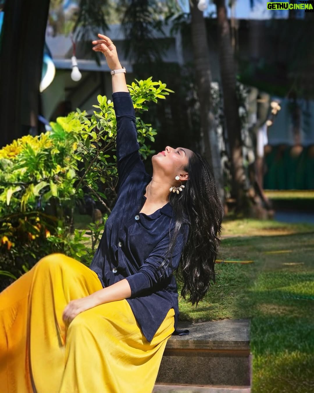 Mallika Singh - 300.9K Likes - “what is done in love
Is done well” ☀️