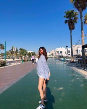 Malvika Sitlani Instagram - Serving sun, sea, and serotonin after a long wait ☀️🌊👙🍔
