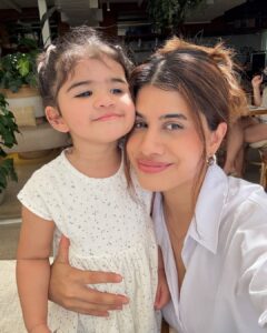 Actress Malvika Sitlani HD Photos and Wallpapers September 2025