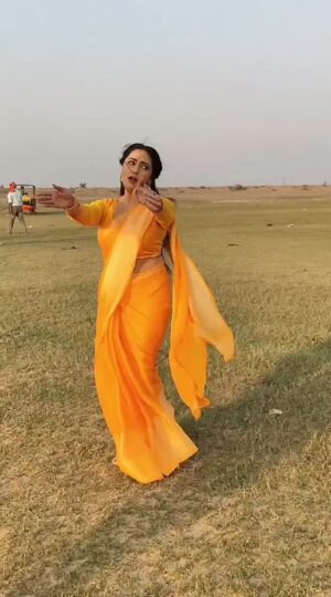 Mani Bhattacharya Instagram - Pipara ki bhoot 🧡

Awesome choreography @m.k__gupta_joy .

#trending #viralvideos #reels #shooting #trendingreels #love #shooting #actresslife #manibhattachariya #manibhattacharya