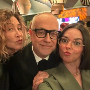 Marcela Carvajal Instagram - Noche de #oscares con @julieticarestrep0 y con mi admirado Periodista especialista en cine @ojocritico.  Fiesta con parte del cast de la pelicula ganadora del Oscar a mejor pelicula extranjera #imstillhere.  Muy emocionante compartir este momento con ellos.  Por favor no dejen de verla.  El cine es un regalo que nos trae memoria y reflexión sobre cosas que no pueden volver a pasar.  Felicitaciones a su director @waltersalles_oficial y a todo el equipo que hizo parte de esta producción.  Gracias @egedaus por la invitación!