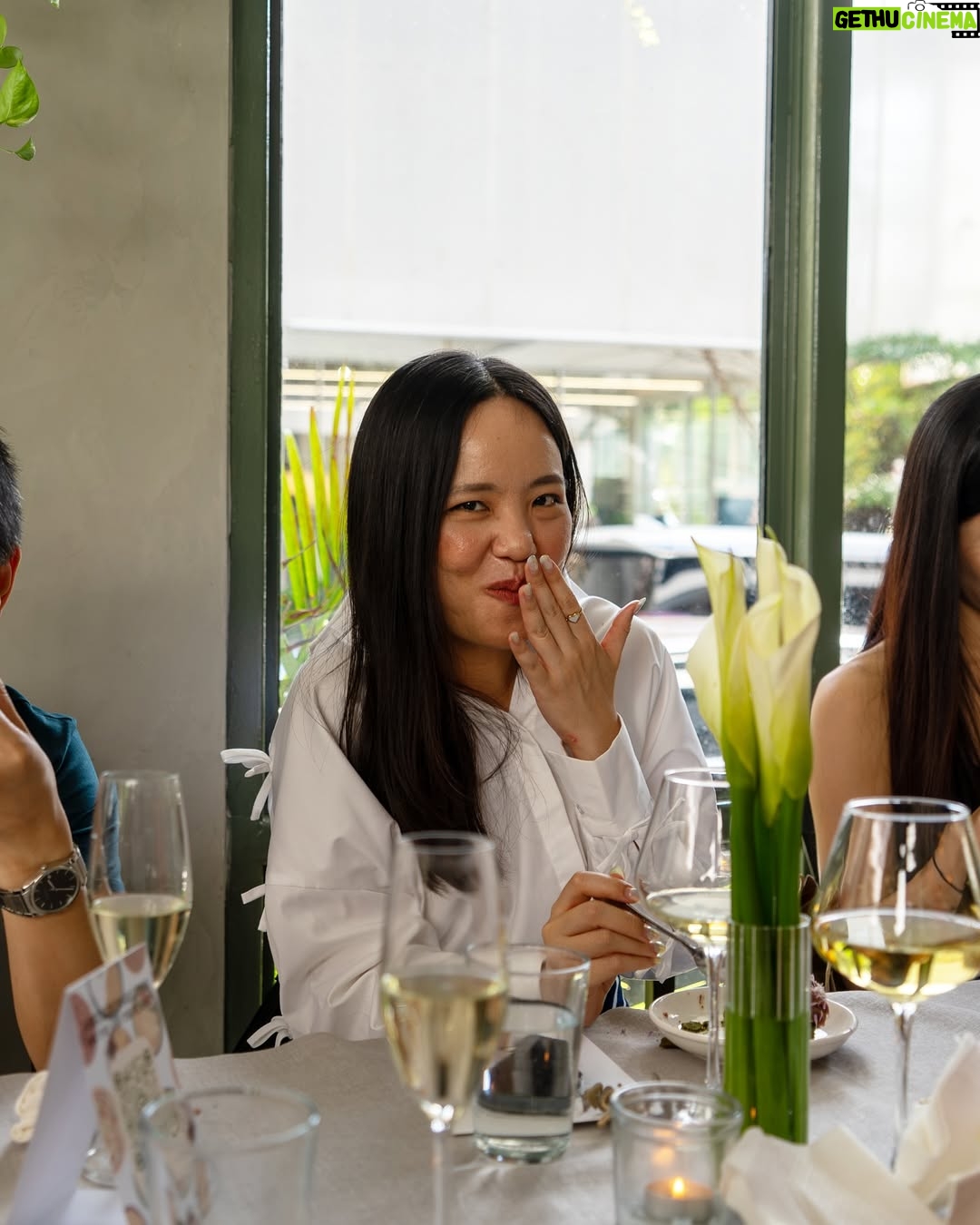 Maria Lynn Ehren - 3 Likes - Hi, month of love! Speaking of love, Iād love to share some luhvly spots I recently had the chance to wine and dine at š
Vegan & Vegetarian Buffet (image 1-5): A buffet tailored for plant eaters! š This is revolutionary yaāll. @chefpae.vegan crafted the menus, and Iāve never had such good vegan cheesecake in my life 𤤠pic 5 dedicated to this magnificence. They host this twice a month, so mark your calendars! Info below*
Earth House (image 6-10): I attended a #Pulses Event organized by @rootthefuture - Holy moly, every dish was delish! š The atmosphere? Spacious yet cozy, perfect for a chill yet classy meal. Highly recommend!
Cannes Lab & Restaurant (last vid!): Iād been wanting to try this place for a while! Itās an omakase-style experience where you sit in front of the chef, and every dish looks fancy. The non-alcoholic drink pairings? Delicious! š„ The food leans toward the sweet side, so if you have a sweet tooth (or youāre a true Bangkokian who loves a little sugar in everything), this is for you. Personally, Iām more of a salty and sour gal! šš
Pro tip for Thailand: Finding vegetarian and vegan food is easy - especially if you cook at home, since this is the land of fruits and veggies! ššš In restaurants, options arenāt always on the menu, but donāt be shy - just ask! Thai people are super kind and accommodatingš«°š¼
Donāt forget: Variety is everything! Eat a rainbow of fruits and veggies, and stay healthy, loves! š
*Vegan/Vegetarian Buffet Brunch The Eatery @fourpointsbangkok by Sheraton, Sukhumvit 15 every 2nd and 4th Saturday each month ąø«ą¹ąøąøąøąø²ąø«ąø²ąø£ ąøąø“ ąøąø“ąøą¹ąøąøąø£ąøµą¹ ąøąø±ą¹ąø 1 ą¹ąø£ąøą¹ąø£ąø”ą¹ąøąø£ą¹ąøąøąø¢ąøą¹ąøŖ ąøąø²ąø¢ ą¹ąøąøąø£ąø²ąøąø±ąø ąøąø£ąøøąøą¹ąøąøąøÆ ąøŖąøøąøąøøąø”ąø§ąø“ąø 15 ą¹ąøąø¢ąøąø°ą¹ąø«ą¹ąøąø£ąø“ąøąø²ąø£ąøąøøąøąø§ąø±ąøą¹ąøŖąø²ąø£ą¹ąøąøµą¹ 2 ą¹ąø„ąø° 4 ąøąøąøą¹ąøąø·ąøąø