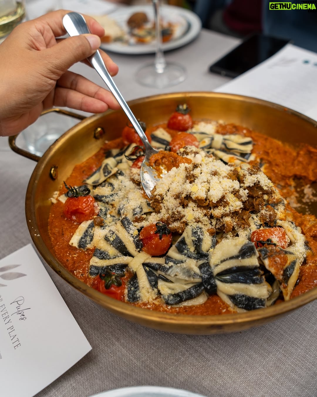 Maria Lynn Ehren - 3 Likes - Hi, month of love! Speaking of love, Iād love to share some luhvly spots I recently had the chance to wine and dine at š
Vegan & Vegetarian Buffet (image 1-5): A buffet tailored for plant eaters! š This is revolutionary yaāll. @chefpae.vegan crafted the menus, and Iāve never had such good vegan cheesecake in my life 𤤠pic 5 dedicated to this magnificence. They host this twice a month, so mark your calendars! Info below*
Earth House (image 6-10): I attended a #Pulses Event organized by @rootthefuture - Holy moly, every dish was delish! š The atmosphere? Spacious yet cozy, perfect for a chill yet classy meal. Highly recommend!
Cannes Lab & Restaurant (last vid!): Iād been wanting to try this place for a while! Itās an omakase-style experience where you sit in front of the chef, and every dish looks fancy. The non-alcoholic drink pairings? Delicious! š„ The food leans toward the sweet side, so if you have a sweet tooth (or youāre a true Bangkokian who loves a little sugar in everything), this is for you. Personally, Iām more of a salty and sour gal! šš
Pro tip for Thailand: Finding vegetarian and vegan food is easy - especially if you cook at home, since this is the land of fruits and veggies! ššš In restaurants, options arenāt always on the menu, but donāt be shy - just ask! Thai people are super kind and accommodatingš«°š¼
Donāt forget: Variety is everything! Eat a rainbow of fruits and veggies, and stay healthy, loves! š
*Vegan/Vegetarian Buffet Brunch The Eatery @fourpointsbangkok by Sheraton, Sukhumvit 15 every 2nd and 4th Saturday each month ąø«ą¹ąøąøąøąø²ąø«ąø²ąø£ ąøąø“ ąøąø“ąøą¹ąøąøąø£ąøµą¹ ąøąø±ą¹ąø 1 ą¹ąø£ąøą¹ąø£ąø”ą¹ąøąø£ą¹ąøąøąø¢ąøą¹ąøŖ ąøąø²ąø¢ ą¹ąøąøąø£ąø²ąøąø±ąø ąøąø£ąøøąøą¹ąøąøąøÆ ąøŖąøøąøąøøąø”ąø§ąø“ąø 15 ą¹ąøąø¢ąøąø°ą¹ąø«ą¹ąøąø£ąø“ąøąø²ąø£ąøąøøąøąø§ąø±ąøą¹ąøŖąø²ąø£ą¹ąøąøµą¹ 2 ą¹ąø„ąø° 4 ąøąøąøą¹ąøąø·ąøąø