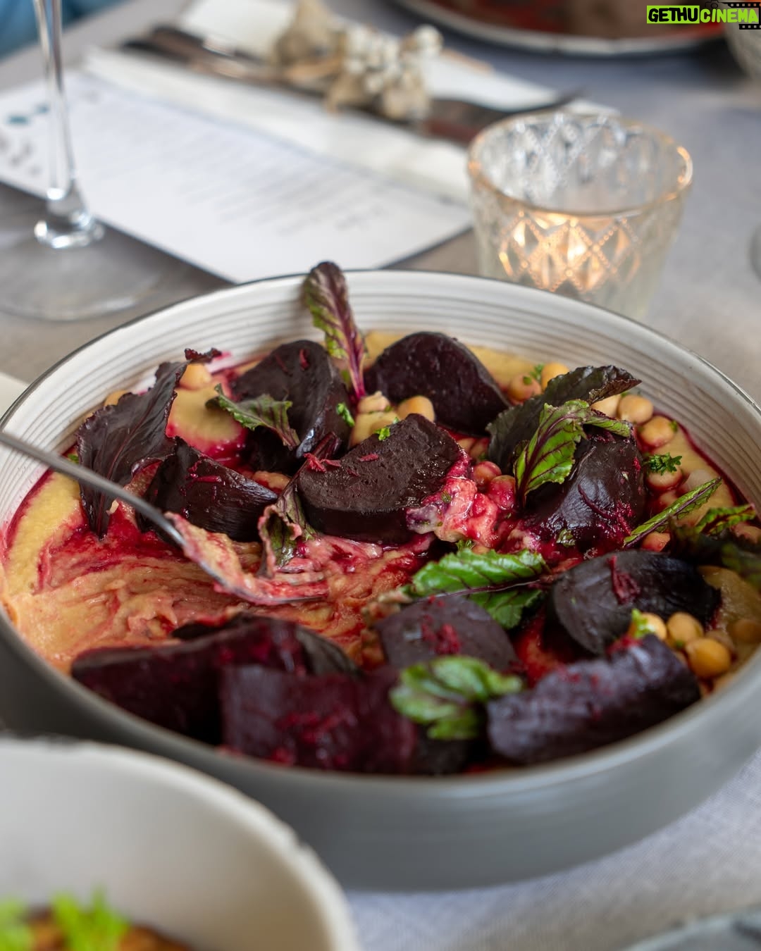 Maria Lynn Ehren - 3 Likes - Hi, month of love! Speaking of love, Iād love to share some luhvly spots I recently had the chance to wine and dine at š
Vegan & Vegetarian Buffet (image 1-5): A buffet tailored for plant eaters! š This is revolutionary yaāll. @chefpae.vegan crafted the menus, and Iāve never had such good vegan cheesecake in my life 𤤠pic 5 dedicated to this magnificence. They host this twice a month, so mark your calendars! Info below*
Earth House (image 6-10): I attended a #Pulses Event organized by @rootthefuture - Holy moly, every dish was delish! š The atmosphere? Spacious yet cozy, perfect for a chill yet classy meal. Highly recommend!
Cannes Lab & Restaurant (last vid!): Iād been wanting to try this place for a while! Itās an omakase-style experience where you sit in front of the chef, and every dish looks fancy. The non-alcoholic drink pairings? Delicious! š„ The food leans toward the sweet side, so if you have a sweet tooth (or youāre a true Bangkokian who loves a little sugar in everything), this is for you. Personally, Iām more of a salty and sour gal! šš
Pro tip for Thailand: Finding vegetarian and vegan food is easy - especially if you cook at home, since this is the land of fruits and veggies! ššš In restaurants, options arenāt always on the menu, but donāt be shy - just ask! Thai people are super kind and accommodatingš«°š¼
Donāt forget: Variety is everything! Eat a rainbow of fruits and veggies, and stay healthy, loves! š
*Vegan/Vegetarian Buffet Brunch The Eatery @fourpointsbangkok by Sheraton, Sukhumvit 15 every 2nd and 4th Saturday each month ąø«ą¹ąøąøąøąø²ąø«ąø²ąø£ ąøąø“ ąøąø“ąøą¹ąøąøąø£ąøµą¹ ąøąø±ą¹ąø 1 ą¹ąø£ąøą¹ąø£ąø”ą¹ąøąø£ą¹ąøąøąø¢ąøą¹ąøŖ ąøąø²ąø¢ ą¹ąøąøąø£ąø²ąøąø±ąø ąøąø£ąøøąøą¹ąøąøąøÆ ąøŖąøøąøąøøąø”ąø§ąø“ąø 15 ą¹ąøąø¢ąøąø°ą¹ąø«ą¹ąøąø£ąø“ąøąø²ąø£ąøąøøąøąø§ąø±ąøą¹ąøŖąø²ąø£ą¹ąøąøµą¹ 2 ą¹ąø„ąø° 4 ąøąøąøą¹ąøąø·ąøąø
