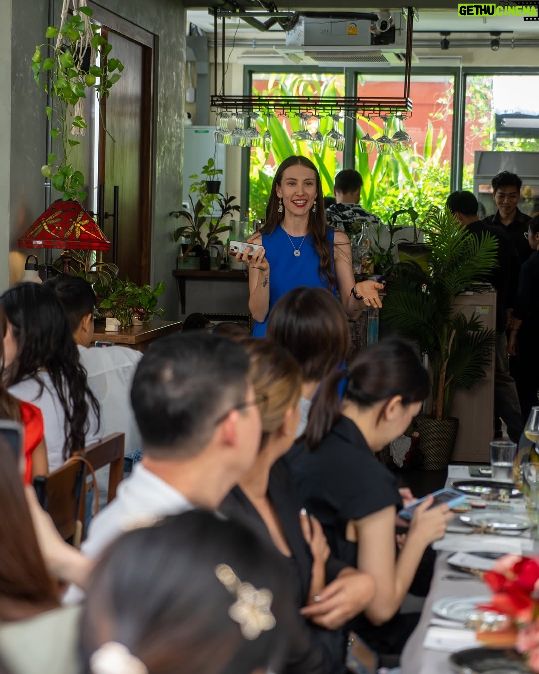 Maria Lynn Ehren - 3 Likes - Hi, month of love! Speaking of love, Iād love to share some luhvly spots I recently had the chance to wine and dine at š
Vegan & Vegetarian Buffet (image 1-5): A buffet tailored for plant eaters! š This is revolutionary yaāll. @chefpae.vegan crafted the menus, and Iāve never had such good vegan cheesecake in my life 𤤠pic 5 dedicated to this magnificence. They host this twice a month, so mark your calendars! Info below*
Earth House (image 6-10): I attended a #Pulses Event organized by @rootthefuture - Holy moly, every dish was delish! š The atmosphere? Spacious yet cozy, perfect for a chill yet classy meal. Highly recommend!
Cannes Lab & Restaurant (last vid!): Iād been wanting to try this place for a while! Itās an omakase-style experience where you sit in front of the chef, and every dish looks fancy. The non-alcoholic drink pairings? Delicious! š„ The food leans toward the sweet side, so if you have a sweet tooth (or youāre a true Bangkokian who loves a little sugar in everything), this is for you. Personally, Iām more of a salty and sour gal! šš
Pro tip for Thailand: Finding vegetarian and vegan food is easy - especially if you cook at home, since this is the land of fruits and veggies! ššš In restaurants, options arenāt always on the menu, but donāt be shy - just ask! Thai people are super kind and accommodatingš«°š¼
Donāt forget: Variety is everything! Eat a rainbow of fruits and veggies, and stay healthy, loves! š
*Vegan/Vegetarian Buffet Brunch The Eatery @fourpointsbangkok by Sheraton, Sukhumvit 15 every 2nd and 4th Saturday each month ąø«ą¹ąøąøąøąø²ąø«ąø²ąø£ ąøąø“ ąøąø“ąøą¹ąøąøąø£ąøµą¹ ąøąø±ą¹ąø 1 ą¹ąø£ąøą¹ąø£ąø”ą¹ąøąø£ą¹ąøąøąø¢ąøą¹ąøŖ ąøąø²ąø¢ ą¹ąøąøąø£ąø²ąøąø±ąø ąøąø£ąøøąøą¹ąøąøąøÆ ąøŖąøøąøąøøąø”ąø§ąø“ąø 15 ą¹ąøąø¢ąøąø°ą¹ąø«ą¹ąøąø£ąø“ąøąø²ąø£ąøąøøąøąø§ąø±ąøą¹ąøŖąø²ąø£ą¹ąøąøµą¹ 2 ą¹ąø„ąø° 4 ąøąøąøą¹ąøąø·ąøąø