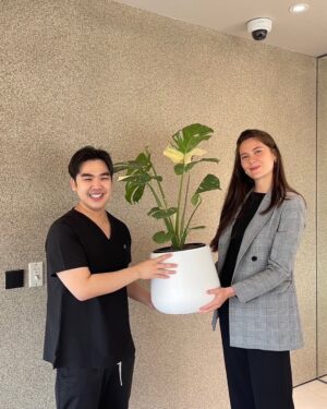 Maria Lynn Ehren Instagram - Feeling so lucky to be part of the Dsk family! A special shoutout to the Dsk team for this plant exchange we’ve got going on. It has been such a fun and fresh way to connect 💚 

What I love most about Dsk is their approach to beauty. It’s never about pushing unnecessary procedures, instead, it’s about customized care by experts.

To anyone reading this, you’re already beautiful 💗 Do what you must to make you happy. If you need consultations, I can highly recommend the doctors at DSK.