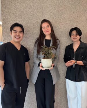 Maria Lynn Ehren Instagram - Feeling so lucky to be part of the Dsk family! A special shoutout to the Dsk team for this plant exchange we’ve got going on. It has been such a fun and fresh way to connect 💚 

What I love most about Dsk is their approach to beauty. It’s never about pushing unnecessary procedures, instead, it’s about customized care by experts.

To anyone reading this, you’re already beautiful 💗 Do what you must to make you happy. If you need consultations, I can highly recommend the doctors at DSK.