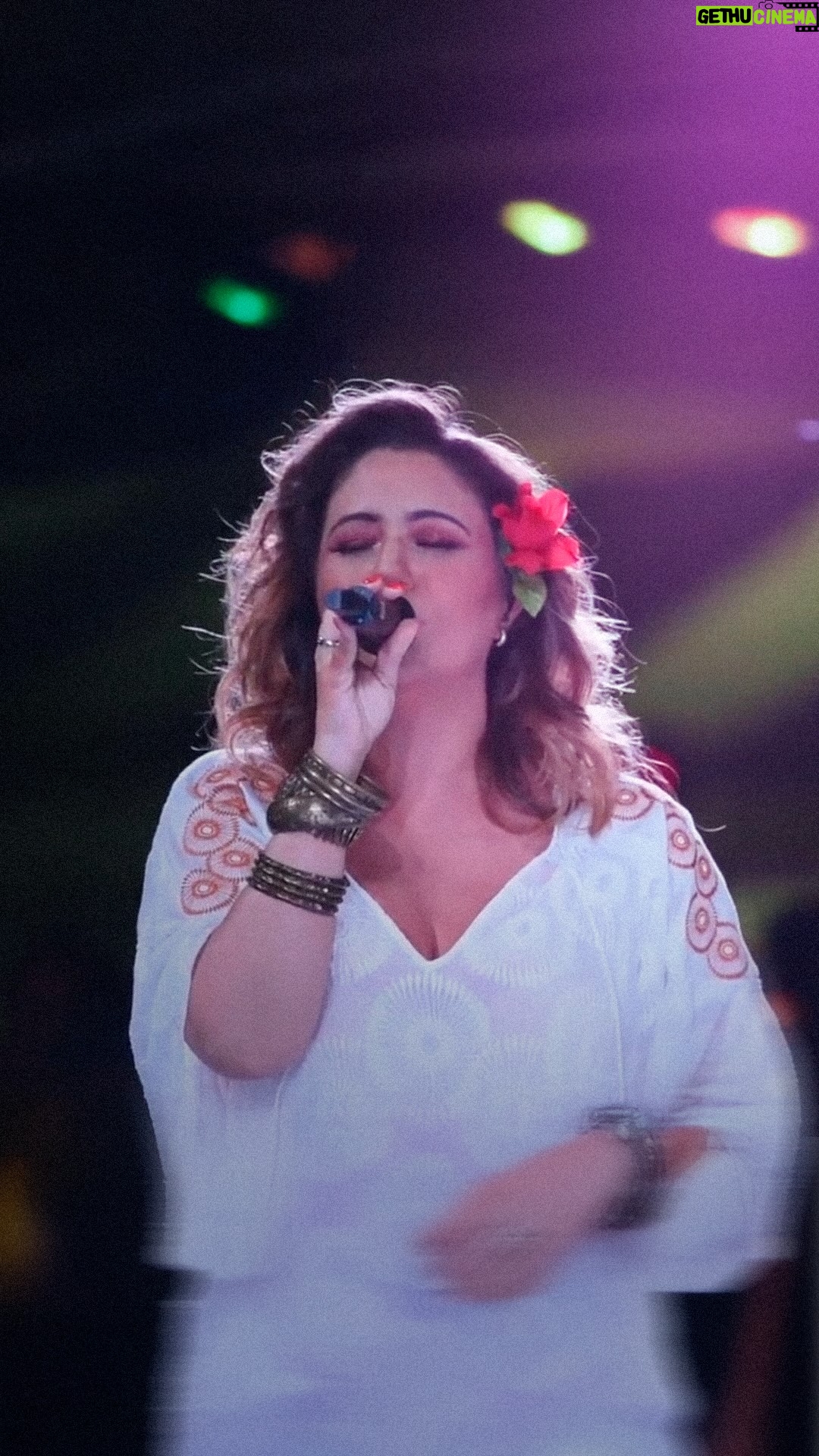 Maria Rita - 36.1K Likes - Fevereiro tá chegando, o verão no auge e o Carnaval cada vez mais perto... é dessa energia que a nação bacanuda gosta! ✨
A vibração do samba é essencial na vida da patroa, que, nesse vídeo, viveu um momento muito especial na Roda de Samba do Grupo Fundo de Quintal, no Cacique de Ramos, um lugar histórico no Rio de Janeiro. Entre emoções e samba no pé, quando toca “Tá Perdoado”, todo mundo canta junto! 🎶
Qual música de Maria é a trilha sonora do seu verão?
#EMR
#PraTodosVerem vídeo de Maria Rita junto com o grupo Fundo de Quintal em roda de samba no Cacique de Ramos.