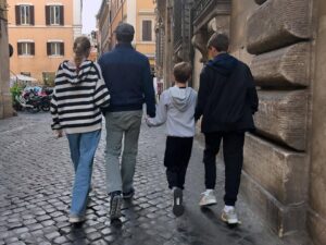 Marika Domińczyk Instagram - Happy Monday! #thankyou for making #ladolcevilla #1 #movie on #netflix - here’s some #behindthescenes of Me & the Kids visiting @scottkfoley in #italy. Ti Amo Italia ❤️ #love #nonnas #tuscany #sunset #feelgood