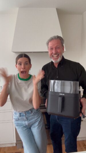 Marilou Instagram - LOVE IS IN THE AIR FRYER de Ricardo, et il est venu m’en livrer un chez moi 🤍

On a inventé le MARDO BURGER, et après des années à lever le nez sur les friteuses à air chaud, je ne peux plus m’en passer.

J’organise un concours pour en faire gagner un parmi vous : 

Pour participer, il te suffit de commenter MARDO dans les commentaires et de t’assurer de suivre nos deux comptes : @mariloubiz et @ricardocuisine 

La recette complète du mardo burger est sur le site de Ricardo 😂🫶
