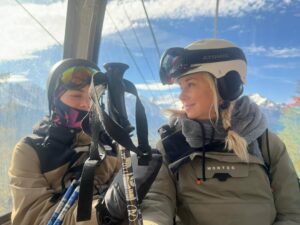 Mariloup Wolfe Instagram - Quelle belle relâche de ski! ⛷️ Plein de belles images dans nos têtes! 💙  #Banff @manoe_lemay_thivierge @mirowolfe