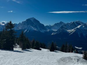 Mariloup Wolfe Instagram - Quelle belle relâche de ski! ⛷️ Plein de belles images dans nos têtes! 💙  #Banff @manoe_lemay_thivierge @mirowolfe