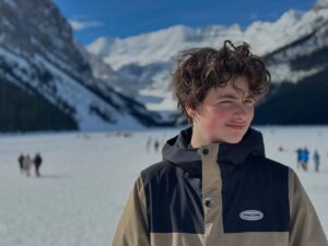 Mariloup Wolfe Instagram - Quelle belle relâche de ski! ⛷️ Plein de belles images dans nos têtes! 💙  #Banff @manoe_lemay_thivierge @mirowolfe