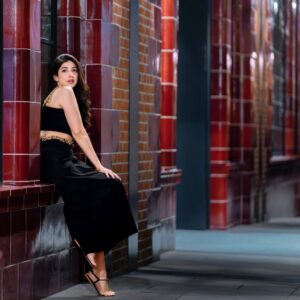 Mariyam Nafees Instagram - • Drama 🎭

@difixus_images 
@emra.pk 

| #AmYam | Drama | Shots | Knightsbridge | London | Night | 🎭 | Girl in Black | All Black Look |