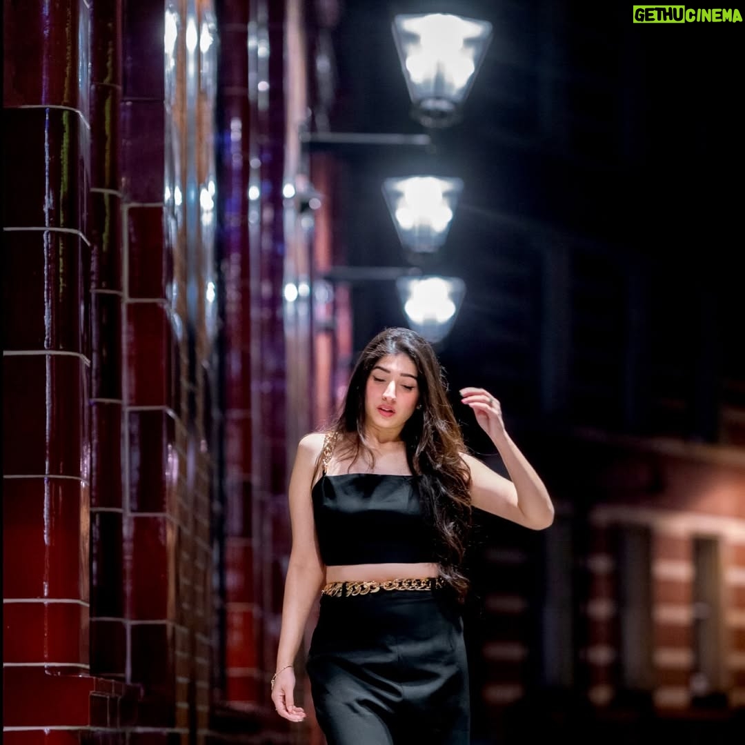 Mariyam Nafees - 36.5K Likes - • Drama 🎭
@difixus_images
@emra.pk
| #AmYam | Drama | Shots | Knightsbridge | London | Night | 🎭 | Girl in Black | All Black Look |