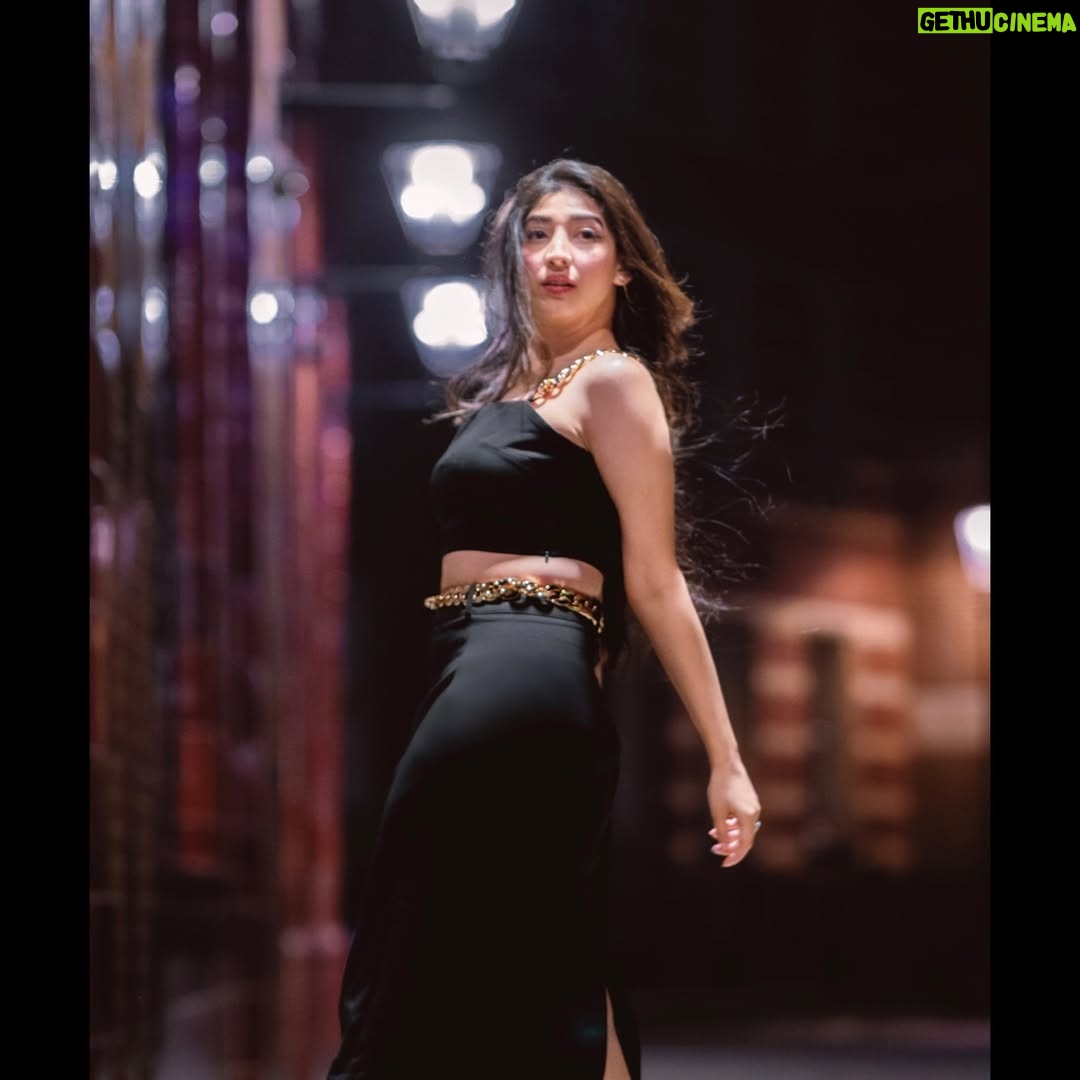 Mariyam Nafees - 36.5K Likes - • Drama 🎭
@difixus_images
@emra.pk
| #AmYam | Drama | Shots | Knightsbridge | London | Night | 🎭 | Girl in Black | All Black Look |