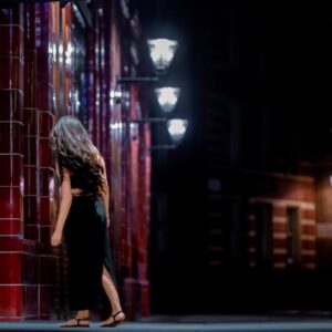 Mariyam Nafees Instagram - • Drama 🎭

@difixus_images 
@emra.pk 

| #AmYam | Drama | Shots | Knightsbridge | London | Night | 🎭 | Girl in Black | All Black Look |