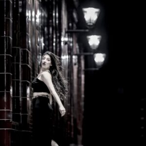 Mariyam Nafees Instagram - • Drama 🎭

@difixus_images 
@emra.pk 

| #AmYam | Drama | Shots | Knightsbridge | London | Night | 🎭 | Girl in Black | All Black Look |