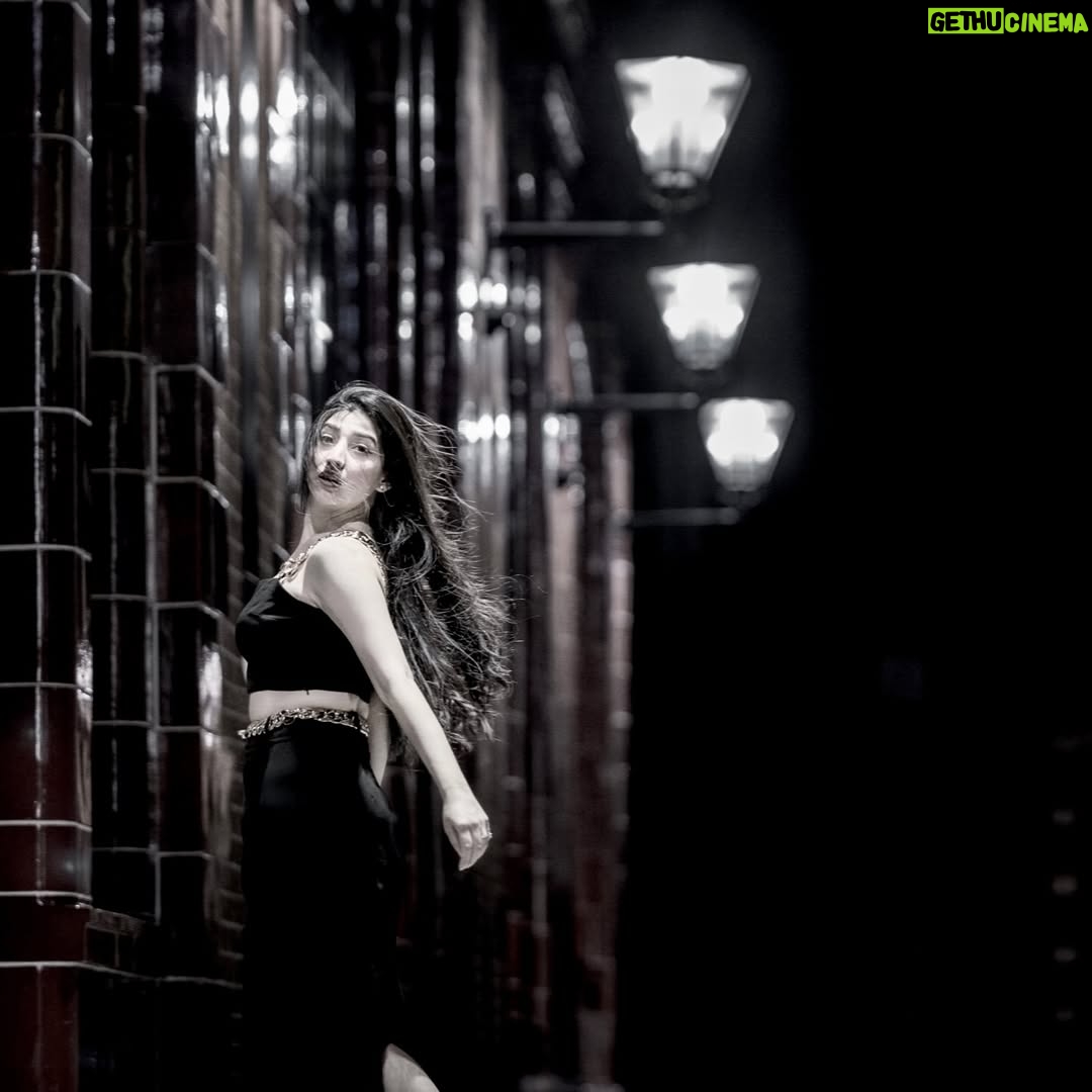 Mariyam Nafees - 36.5K Likes - • Drama 🎭
@difixus_images
@emra.pk
| #AmYam | Drama | Shots | Knightsbridge | London | Night | 🎭 | Girl in Black | All Black Look |