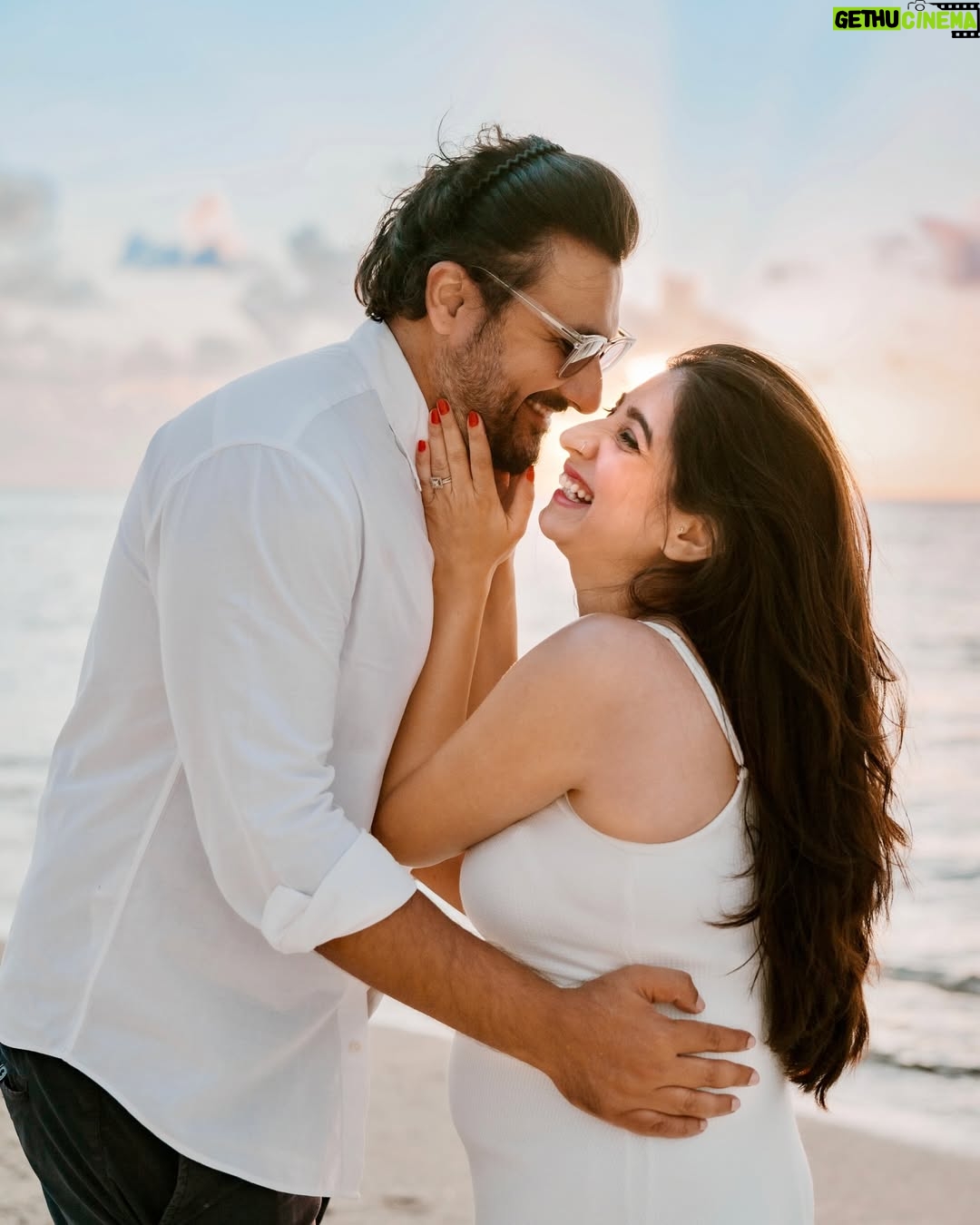 Mariyam Nafees - 48.8K Likes - • A super special Valentine’s Day, the one before the lil one arrives - InshAllah! 🥰🤍
You, forever Valentine of mine - thank you for adding so much love, joy and madness to my life 💋 for allllll that you do for me 🥹🤗
Like Amma says: “you’re spoiling a super spoilt one” 🤭🧿
Je t’aime! ♥️
@iamthamaan
Captures by @rsb_mauritius
| #AmYam | Happy Valentines Day | Babymoon | Love | MashAllah | Alhamdulilah |