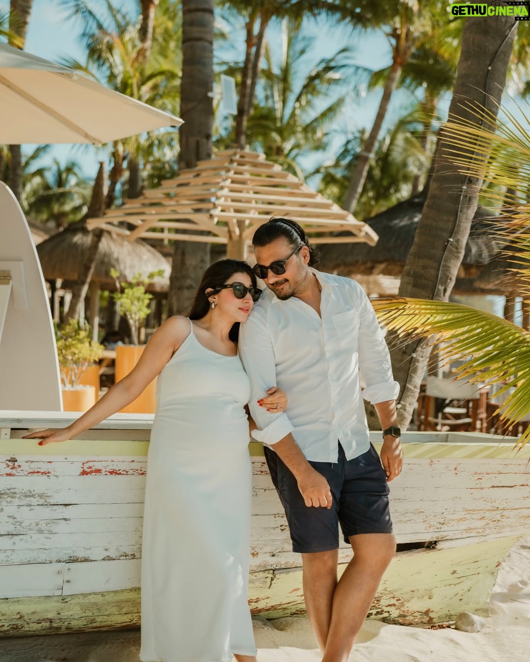 Mariyam Nafees - 48.8K Likes - • A super special Valentine’s Day, the one before the lil one arrives - InshAllah! 🥰🤍
You, forever Valentine of mine - thank you for adding so much love, joy and madness to my life 💋 for allllll that you do for me 🥹🤗
Like Amma says: “you’re spoiling a super spoilt one” 🤭🧿
Je t’aime! ♥️
@iamthamaan
Captures by @rsb_mauritius
| #AmYam | Happy Valentines Day | Babymoon | Love | MashAllah | Alhamdulilah |