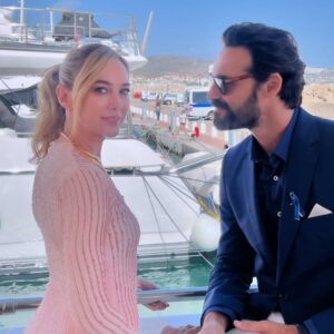 Marta Hazas Instagram - Los miércoles siempre serán culpables😙 #Culpatuya
.
Ahí va un mix de sustos, gente durmiendo entre biombos y un detrás de las cámaras durante la fiesta Leister y preparativos. 
@pokeepsie_films @primevideoes