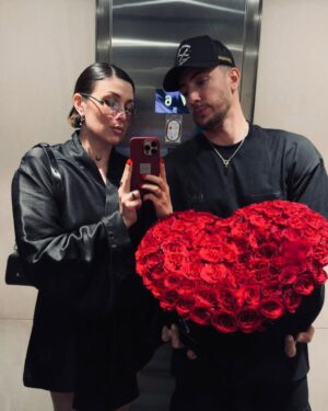 Maruv Instagram - Не насосала, а подарили… 😂 
Something about my St. Valentine’s Day 🤗

Не переживайте ему я подарила духи Dior Саважик и трусики Кельвин Кляйн 💪