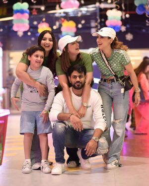 Maryam Noor Instagram - A day full of fun and full of us! ❤️✨
@funation.pk 

Captured by : @qaafseenmeemofficial 📸