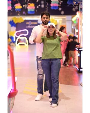 Maryam Noor Instagram - A day full of fun and full of us! ❤️✨
@funation.pk 

Captured by : @qaafseenmeemofficial 📸