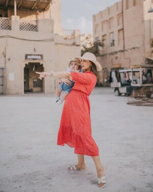 Maryam Noor Instagram - Traveling with you for the first time, my baby Nael, is the best trip of my life. I want to celebrate you every single day. ♥️

A special thanks to @abbas_productions @meemnoonvisuals for beautifully capturing these unforgettable memories!