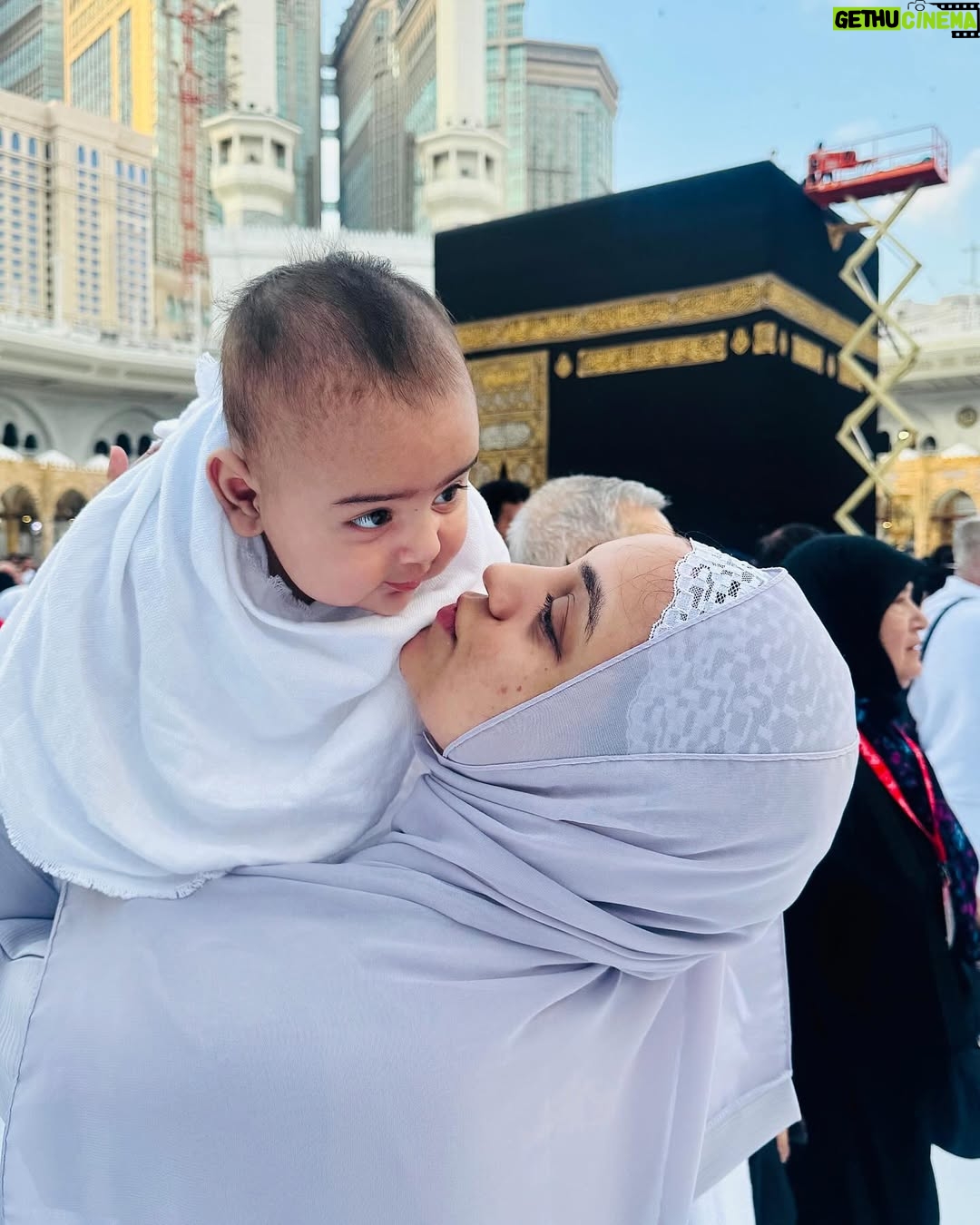 Maryam Noor - 169.5K Likes - Alhamdulillah for this beautiful journey with my mehrams. Truly, what more could I ask for? Shukar Allah for everything. 🕋✨