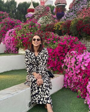 Maryam Noor Instagram - Where flowers speak the language of miracles!🌷✨