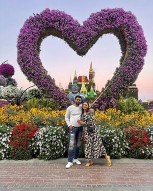 Maryam Noor Instagram - Where flowers speak the language of miracles!🌷✨