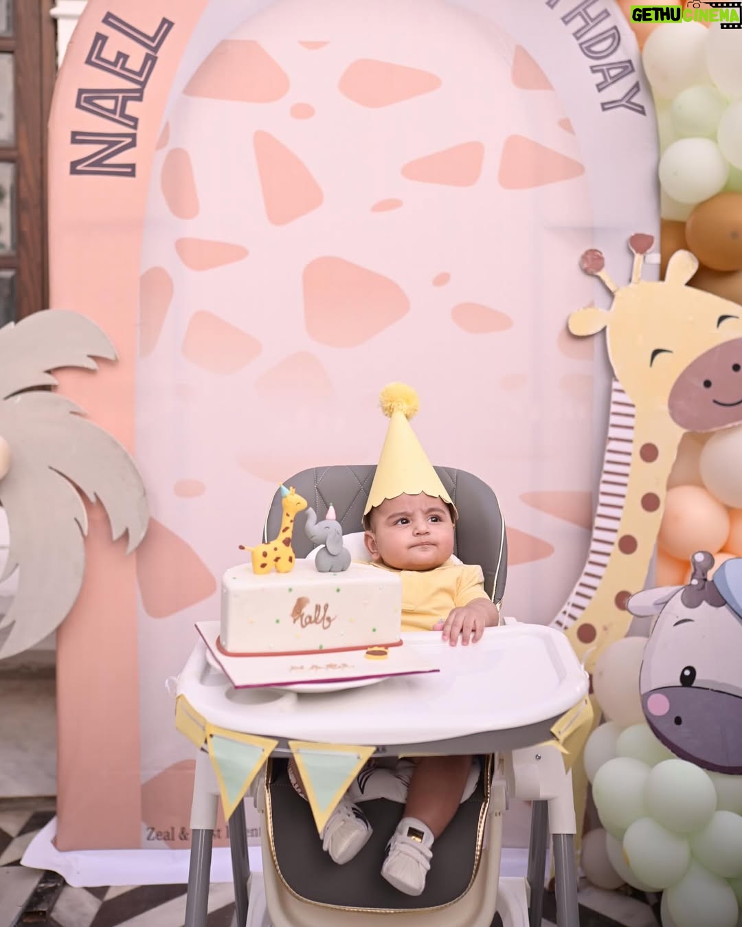 Maryam Noor - 30.6K Likes - Half a year ago, you changed my world forever. Six months of love, laughter, and the most beautiful moments. Happy 6 months, my baby!
📍: @wbywasabi
🎂: @minitreatscc
🎪: @zealandzesteventss
📸: @qaafseenmeemofficial
👶🏻: @poloralphlauren