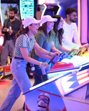 Maryam Noor Instagram - A day full of fun and full of us! ❤️✨
@funation.pk 

Captured by : @qaafseenmeemofficial 📸