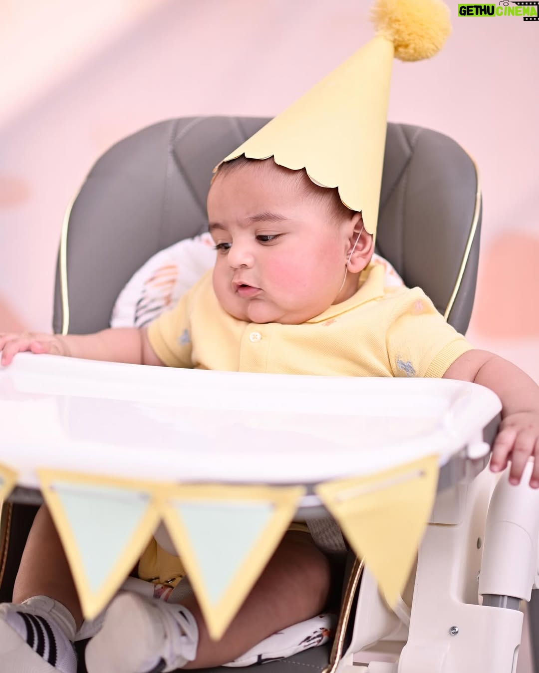 Maryam Noor - 30.6K Likes - Half a year ago, you changed my world forever. Six months of love, laughter, and the most beautiful moments. Happy 6 months, my baby!
📍: @wbywasabi
🎂: @minitreatscc
🎪: @zealandzesteventss
📸: @qaafseenmeemofficial
👶🏻: @poloralphlauren