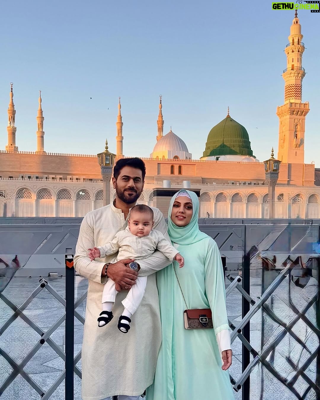 Maryam Noor - 137.7K Likes - Jannat on earth – Madina, the house of the Holy Prophet ﷺ. There is truly nothing like this sacred place on this earth. Words cannot capture the emotions of being here and touching this holy ground. Ya Allah, please call us here again and again, and on the Day of Judgment, make us among those who are Ashiq-e-Rasool ﷺ. Ameen. ❤️
#Madina #BlessedJourney #AshiqeRasool