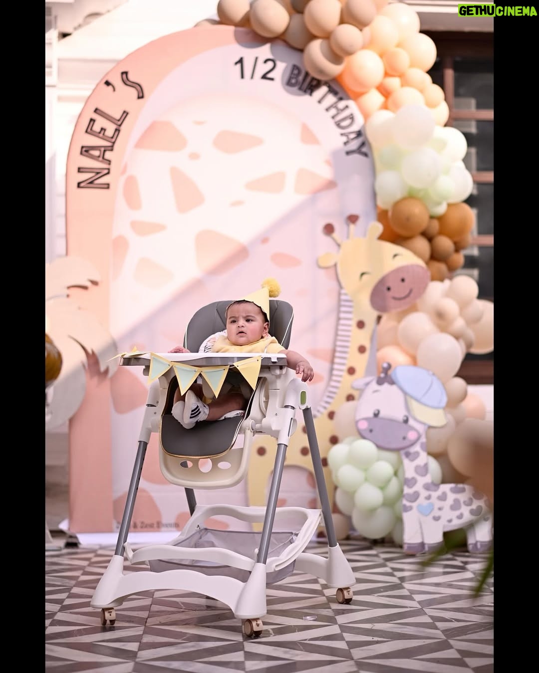 Maryam Noor - 30.6K Likes - Half a year ago, you changed my world forever. Six months of love, laughter, and the most beautiful moments. Happy 6 months, my baby!
📍: @wbywasabi
🎂: @minitreatscc
🎪: @zealandzesteventss
📸: @qaafseenmeemofficial
👶🏻: @poloralphlauren