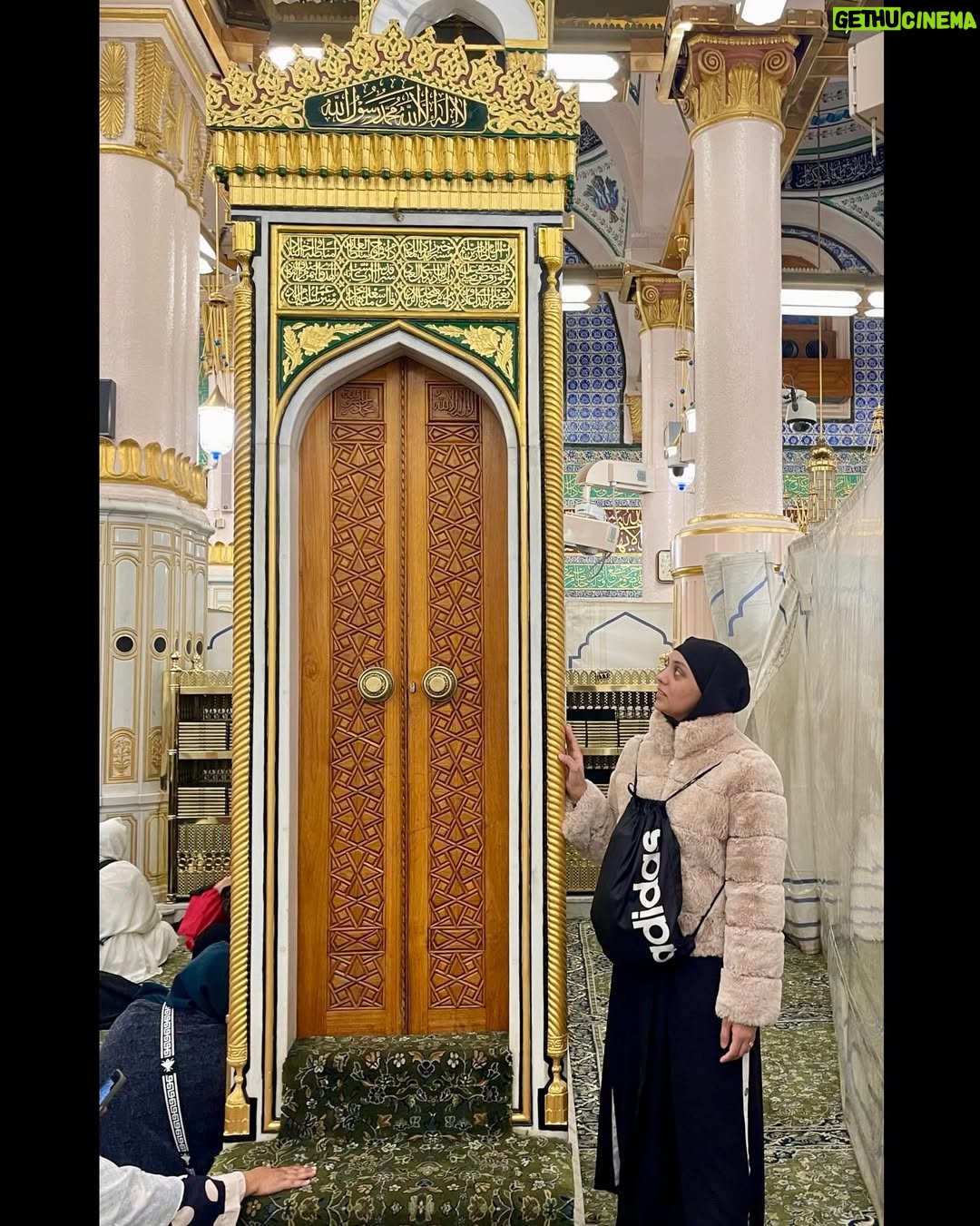 Maryam Noor - 137.7K Likes - Jannat on earth – Madina, the house of the Holy Prophet ﷺ. There is truly nothing like this sacred place on this earth. Words cannot capture the emotions of being here and touching this holy ground. Ya Allah, please call us here again and again, and on the Day of Judgment, make us among those who are Ashiq-e-Rasool ﷺ. Ameen. ❤️
#Madina #BlessedJourney #AshiqeRasool