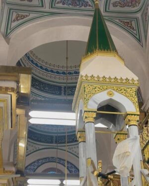 Maryam Noor Instagram - Jannat on earth – Madina, the house of the Holy Prophet ﷺ. There is truly nothing like this sacred place on this earth. Words cannot capture the emotions of being here and touching this holy ground. Ya Allah, please call us here again and again, and on the Day of Judgment, make us among those who are Ashiq-e-Rasool ﷺ. Ameen. ❤️ 
#Madina #BlessedJourney #AshiqeRasool