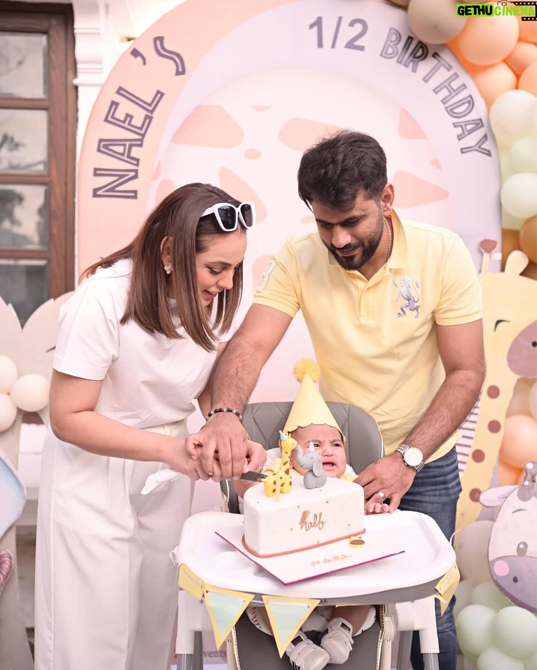 Maryam Noor - 30.6K Likes - Half a year ago, you changed my world forever. Six months of love, laughter, and the most beautiful moments. Happy 6 months, my baby!
📍: @wbywasabi
🎂: @minitreatscc
🎪: @zealandzesteventss
📸: @qaafseenmeemofficial
👶🏻: @poloralphlauren