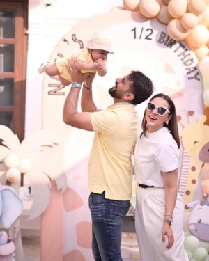Maryam Noor Instagram - Half a year ago, you changed my world forever. Six months of love, laughter, and the most beautiful moments. Happy 6 months, my baby!

📍: @wbywasabi 
🎂: @minitreatscc 
🎪: @zealandzesteventss 
📸: @qaafseenmeemofficial 
👶🏻: @poloralphlauren