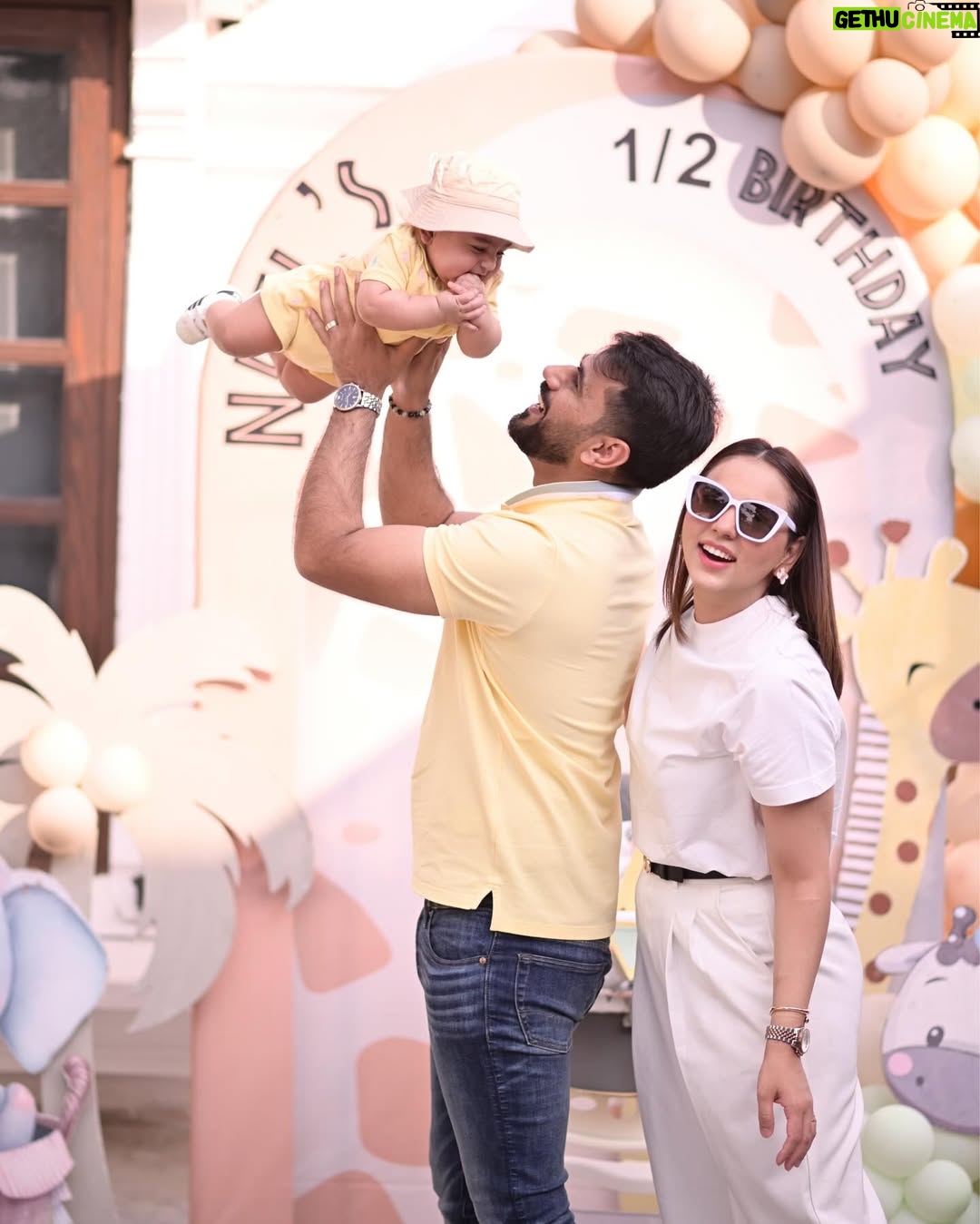 Maryam Noor - 30.6K Likes - Half a year ago, you changed my world forever. Six months of love, laughter, and the most beautiful moments. Happy 6 months, my baby!
📍: @wbywasabi
🎂: @minitreatscc
🎪: @zealandzesteventss
📸: @qaafseenmeemofficial
👶🏻: @poloralphlauren